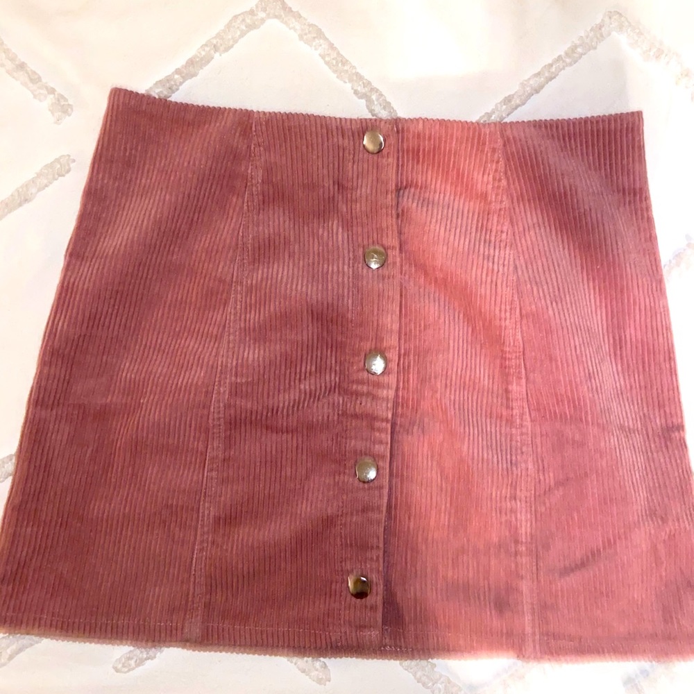 VERY cute mauve mini skirt!